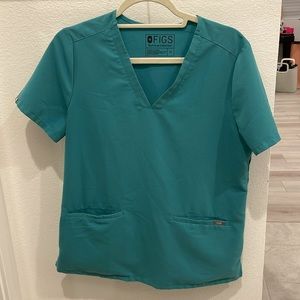 FIGS Women’s Casma Three Pocket Scrub Top